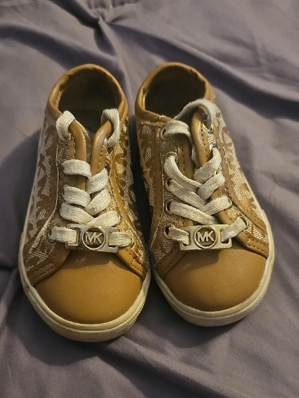 Michael Kors Girls' Tan and White Logo Low-Top Sneakers